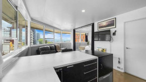 Whitaker Wish- Spacious, city based apartment with carpark